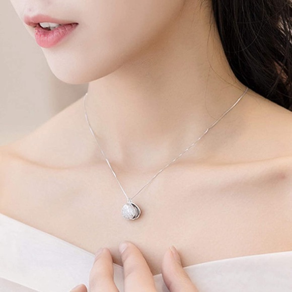 Little Mermaid Ariel Clamshell Pearl Necklace - Picture 5 of 6